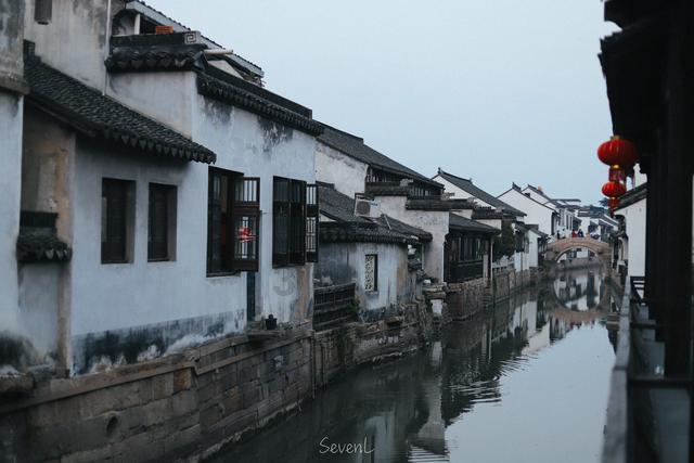查尔斯心酸无奈：女王太宠爱夏洛特公主，不退位是为曾孙女